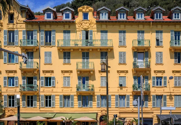 프랑스 시가지 거리에 셔터가 가옥들의 — 스톡 사진