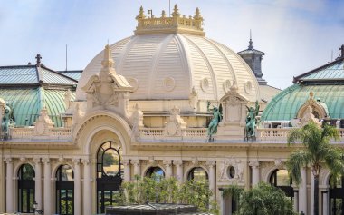 Monte Carlo, Casino Meydanı 'ndaki ünlü kumarhane ve eğlence kompleksi Grand Casino' nun süslemeleri.