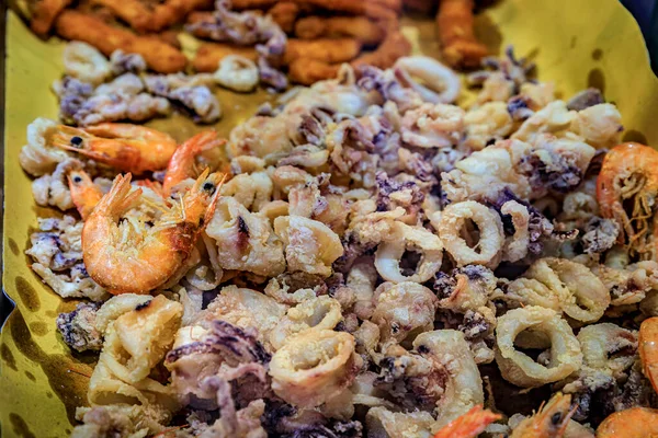 Fritto Misto Italian Street Food Mix Fried Calamari Shrimp Sale — Stock Photo, Image