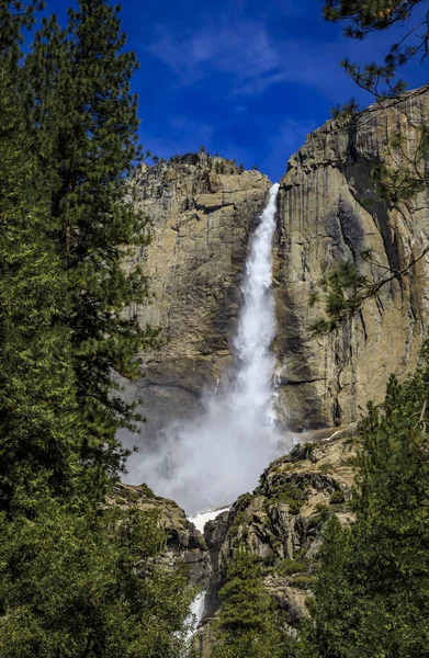 Scenic Kilátás Yosemite Falls Fagyott Tavasszal Yosemite Nemzeti Park Sierra Stock Kép
