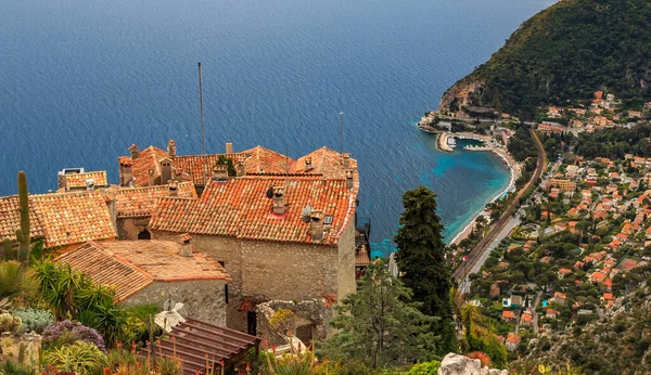 Malowniczy Widok Wybrzeże Morza Śródziemnego Średniowieczne Domy Szczytu Miejscowości Eze — Zdjęcie stockowe