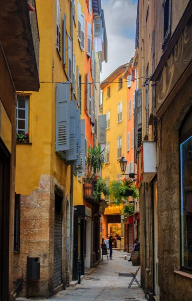 stock image Old buildings and narrow cobblestone streets in the picturesque medieval city of Grasse, the world perfume capital, in South of France 