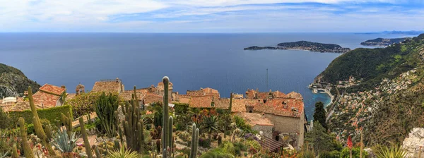 Malowniczy Widok Wybrzeże Morza Śródziemnego Średniowieczne Domy Szczytu Miejscowości Eze — Zdjęcie stockowe
