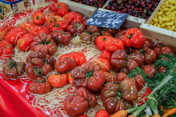 Fresh Ripe Beefsteak Tomatoes Price Tag Eur Kilo Local Provencal — Stock Photo, Image