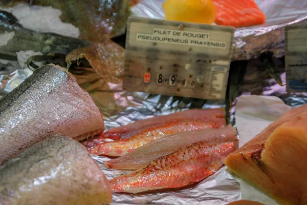 Філе Свіжозловленої Смугастої Риби Червоної Муліне Ціною Євро Кілограм Виставці — стокове фото