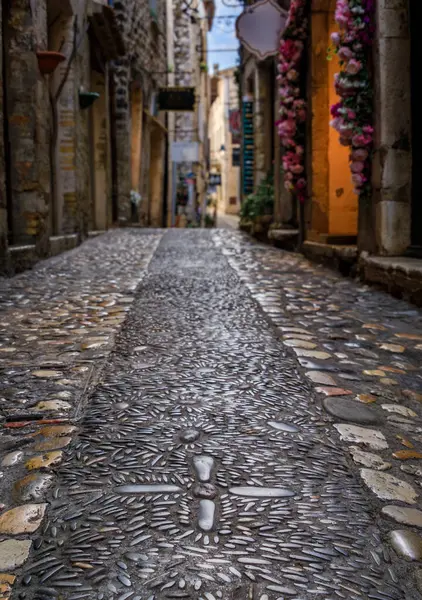 Pavimento Calle Mosaico Guijarros Adornado Entre Casas Tradicionales Una Calle — Foto de Stock
