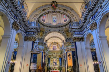 Nice, Fransa - 28 Mayıs 2023 Katedral Basilique Katedrali Sainte Marie et Sainte Reparate in the Piskoposluk of Nice 'in iç mimarisi