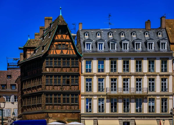 ストラスブール フランス 2023年5月31日 メゾン カメルゼル ハウスは 大聖堂広場にある中世15世紀半ばのタイムレスハウスでレストランを提供しています ストック画像