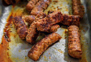 Geleneksel Ermeni lule kebabı veya lula kebabı, San Francisco 'da bir yemek festivalinde şiş et.