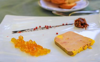 Geleneksel Fransız mi cuit foie gras duck liver pate with Riesling wine jelly and karamelize soğan in a winstub restaurant in Strasbourg, France