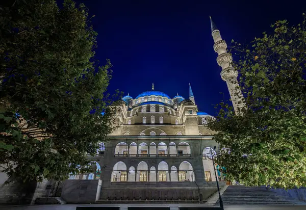 Yeni Cami Eller Nya Moskén Upplyst Natten Före Soluppgången Den — Stockfoto