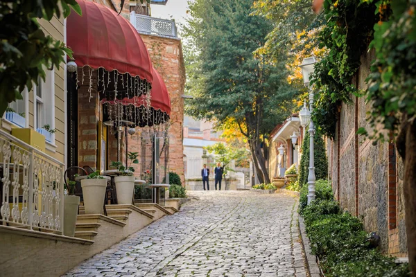 stock image Soguk Cesme Sokak, small car free cobblestone street with historic houses in Sultanahmet, between Hagia Sophia and Topkapi Palace, Istanbul, Turkey