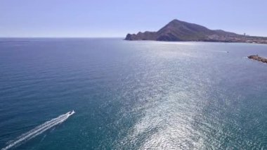 Alicante 'de Alfas del Pi' nin Altea ve Serra Gelada dağlarında İHA botu havalandı.