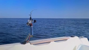 Costa Blanca 'nın okyanus sularında, Alicante ve Denia sahillerinde olta ve makara balıkçılığı yapmak heyecan verici.