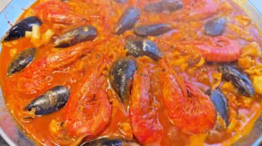 Costa Blanca 'da nefis deniz ürünleri paella deneyimi, taze deniz ürünlerinin tadını çıkarmak.