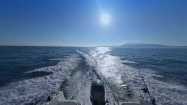 Alicante 'den Denia' ya Costa Blanca boyunca nefes kesen tekne yolculuğu İspanya 'nın çarpıcı okyanus manzarası ve kıyı manzaralarını gözler önüne seriyor.