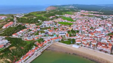 Sao Martinho do Porto Atlantic plajı, insansız hava aracı manzarası, Portekiz