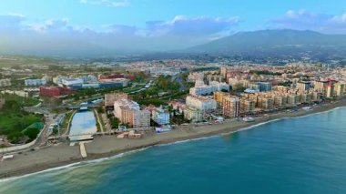 Fuengirola plajı gün batımı Malaga, Costa del Sol Akdeniz 'de İspanya Endülüs Denizi