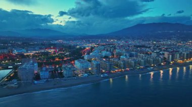 Fuengirola plajı gün batımı Malaga, Costa del Sol Akdeniz 'de İspanya Endülüs Denizi