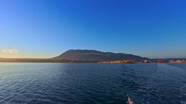 Akdeniz 'de gün doğumu Alicante' nin Costa Blanca bölgesindeki Denia 'nın beyaz kıyıları gün batımında