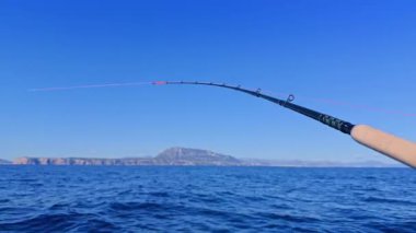 Rod Sport balıkçı teknesi Akdeniz 'de balık avlıyor.