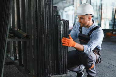 Cam, Alüminyum ve PVC endüstri işçileri.