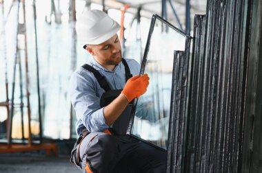 Cam, Alüminyum ve PVC endüstri işçileri.