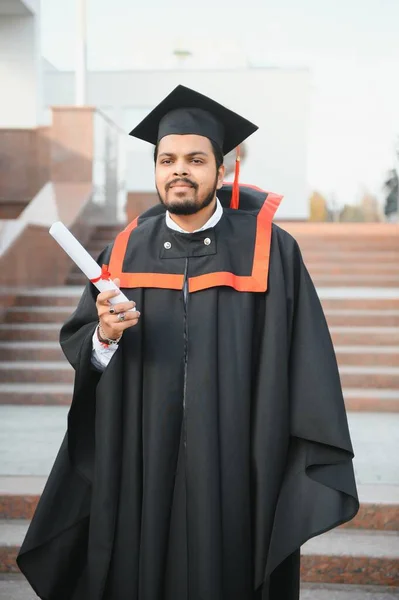 Retrato Hombre Feliz Día Graduación Universidad Educación Personas — Foto de Stock