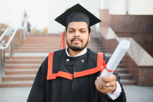 Retrato Hombre Feliz Día Graduación Universidad Educación Personas —  Fotos de Stock
