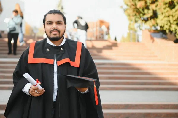 Glücklicher Mann Porträt Ihrem Abschlusstag Universität Bildung Und Menschen — Stockfoto