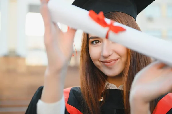 Graduação Estudante Com Diploma — Fotografia de Stock