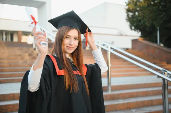 Retrato Mujer Feliz Día Graduación Universidad Educación Personas —  Fotos de Stock