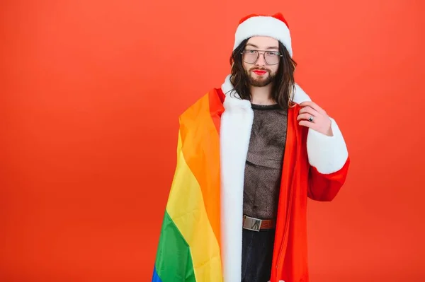 Schwuler Mann Als Weihnachtsmann Verkleidet Mit Bunter Fahne — Stockfoto