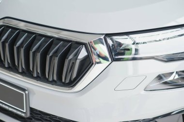 Modern bir arabanın yakın plan tasarımı..