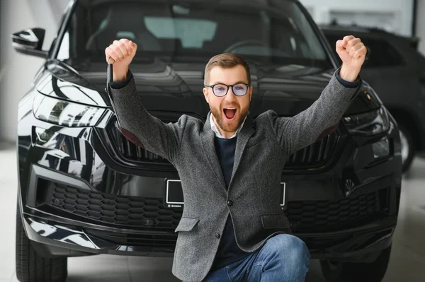 Glücklicher Besitzer Eines Neuen Autos Emotional Gut Aussehender Mann Lässiger — Stockfoto