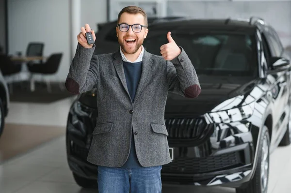 Glücklicher Besitzer Eines Neuen Autos Emotional Gut Aussehender Mann Lässiger — Stockfoto