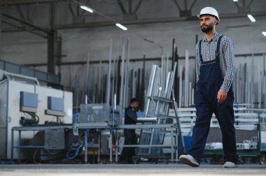 Genç Profesyonel Ağır Sanayi Mühendisinin Portresi.