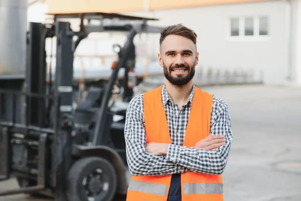 Young Worker Warehouse Background — Stock Photo, Image