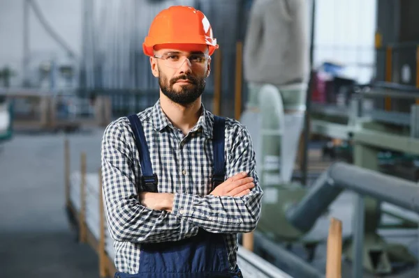 Retrato Engenheiro Profissional Indústria Pesada Trabalhador Vestindo Uniforme Segurança Sorriso — Fotografia de Stock