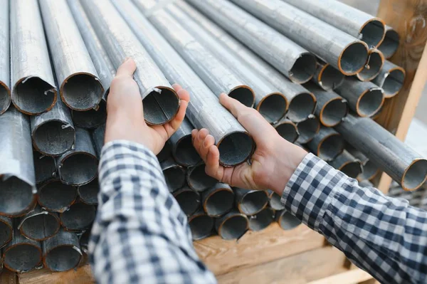 Worker Holds Metal Pipes Factory Warehouse Metal Rolling — Stock Photo, Image