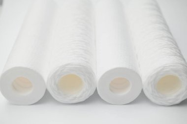 Su filtresi için beyaz kartuşlar.