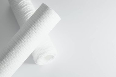 Su filtresi için beyaz kartuşlar.