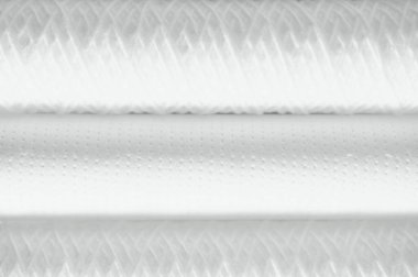 Su arıtma sistemleri beyaz arka plan üzerinde kayaklar