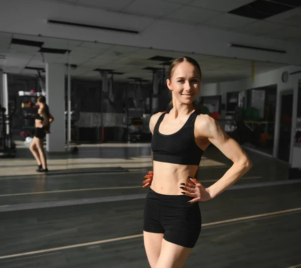 Attraktiv Fitness Kvinna Tränad Kvinnlig Kropp Livsstil Porträtt Kaukasisk Modell — Stockfoto