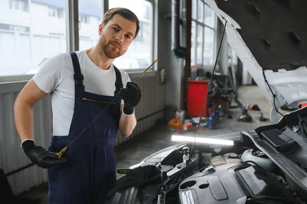 Auto Mechanic Checking Oil Level Car Engine Inspects Engine Water — Stok fotoğraf