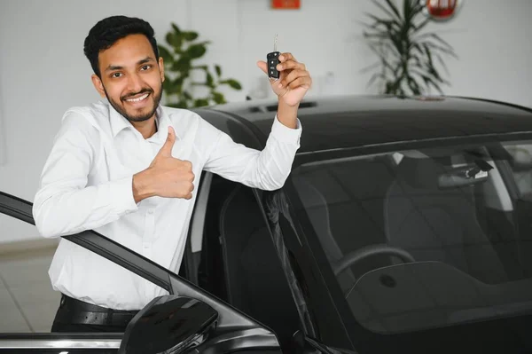 Closeup Portrait Happy Smiling Young Man Buyer Showing Keys His — Stock Photo, Image