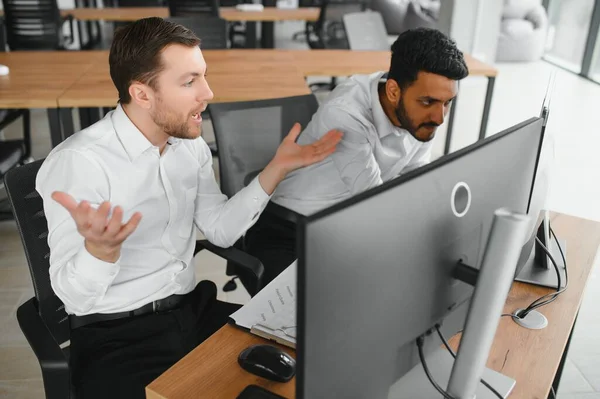 Two Diverse Crypto Traders Brokers Stock Exchange Market Investors Discussing — Stock Photo, Image