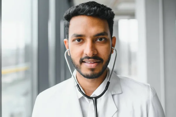 Portrait Male Indian Doctor Serious Expression Crossed Arms Wearing White — Stock Photo, Image