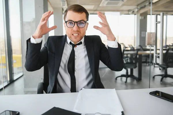 Angry Businessman Sitting His Desk Screaming His Employees — Foto de Stock