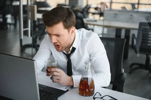 Alcoholism Work Tired Employee Drinking Alcohol Workplace Can Handle Stress — Foto Stock